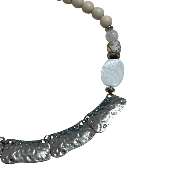 Cream, silver and White Necklace, statement piece - Picture 2 of 3